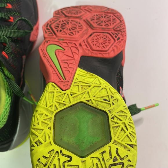 Nike LeBron 12 Low - Picture 5 of 7